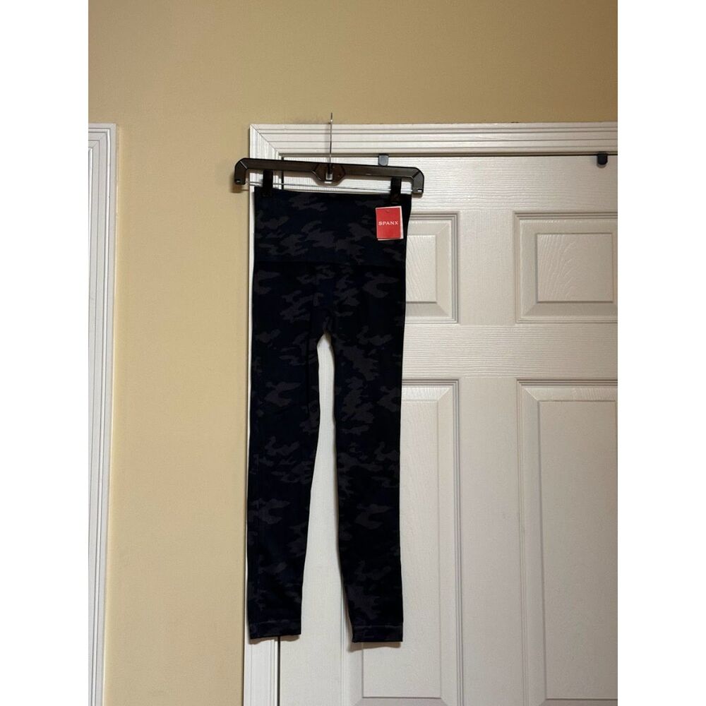 SPANX Look at Me Now Seamless Leggings Size Small